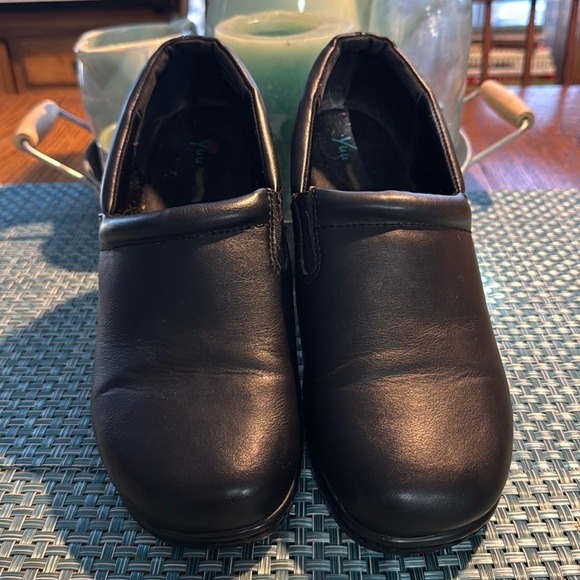 Yuu Bethanee Black Mules Clogs - Size 10W - Picture 1 of 6
